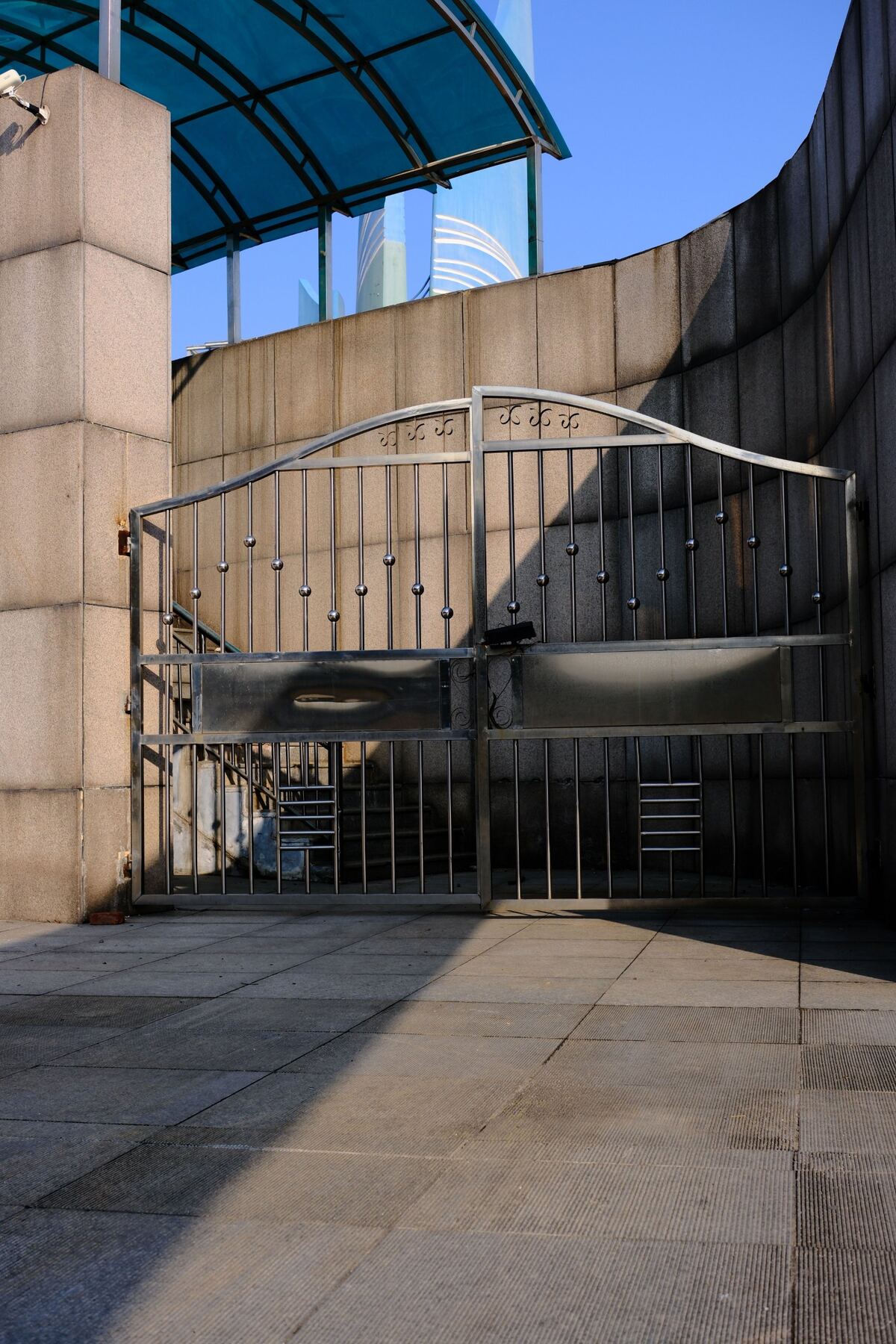 Stainless steel gate